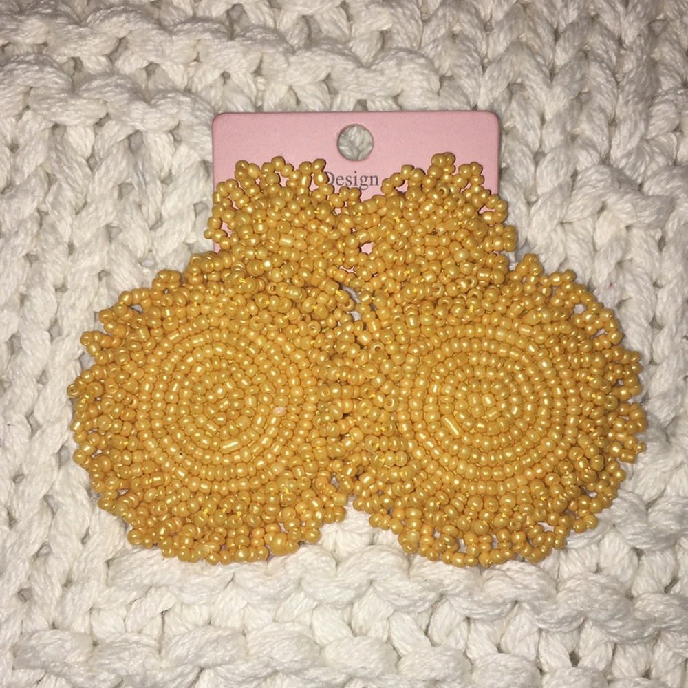 NWT! 🌞 Sunshine Yellow Beaded Earrings!